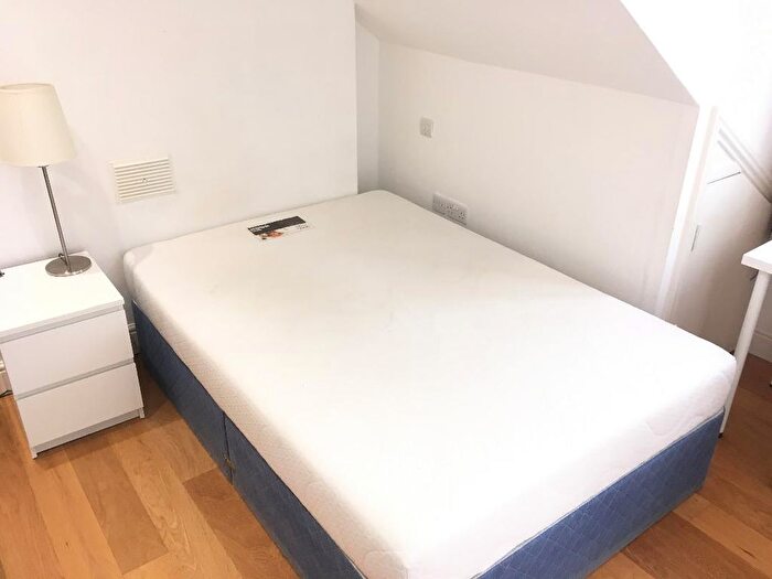 3 Bedroom Flat To Rent In Very Near Bond Street Area, Ealing Broadway, W5