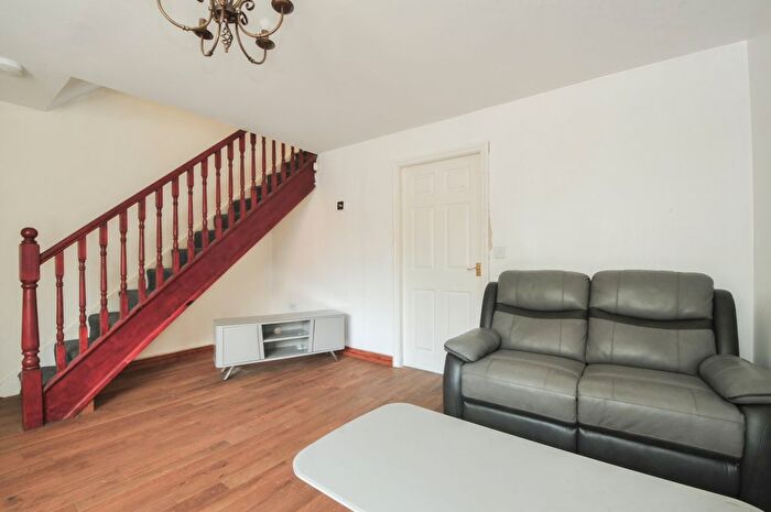 3 Bedroom Town House To Rent In Bed House – Hale Lane, Failsworth, Manchester, M35