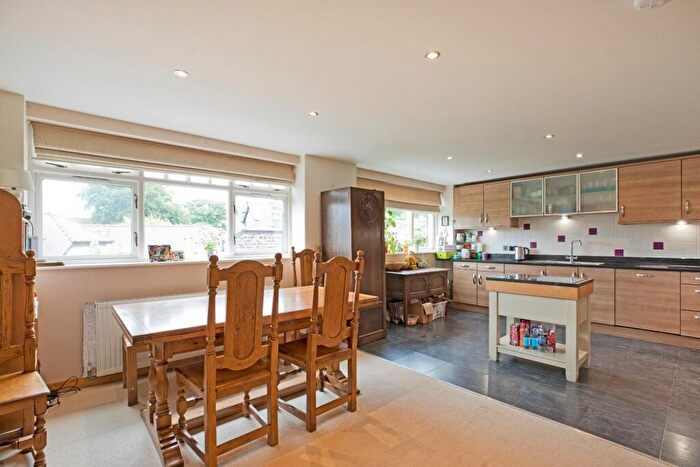 3 Bedroom Duplex For Sale In Wheatley Close, Ilkley, LS29