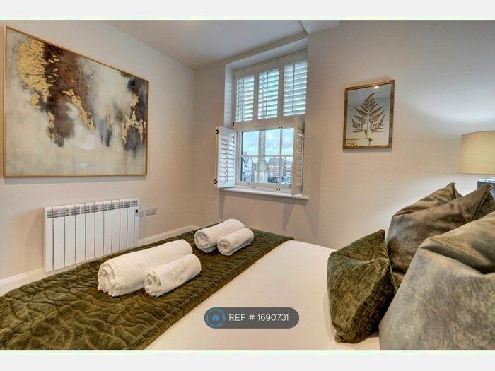 3 Bedroom Flat To Rent In Market Place South, Ripon, HG4