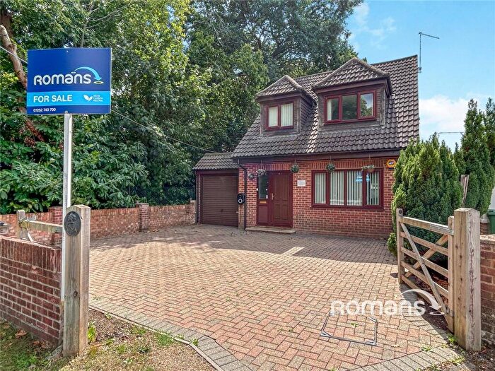 3 Bedroom Detached House For Sale In Manor Park Drive, Yateley, Hampshire, GU46