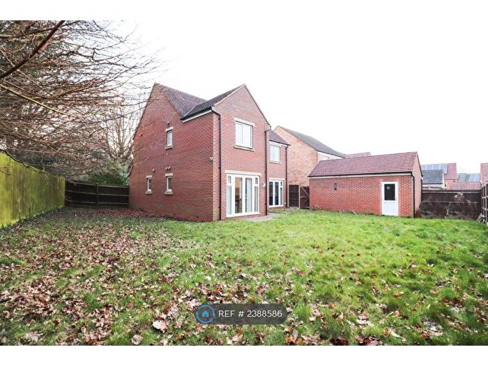 5 Bedroom Detached House To Rent In Crestwood Close, Northampton, NN3