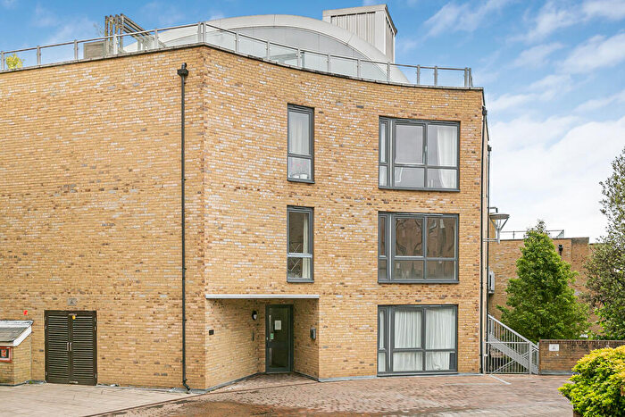 1 Bedroom Apartment For Sale In Elder Court, Mead Lane, Hertford, SG13