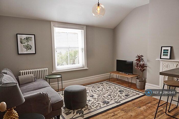 1 Bedroom Flat To Rent In Westbourne Arcade, Bournemouth, BH4