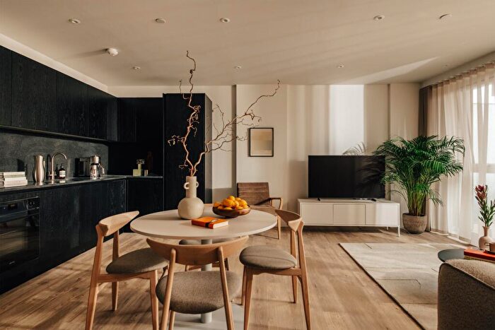 3 Bedroom Apartment To Rent In Wickside, Hertford Union Canal, London, E9