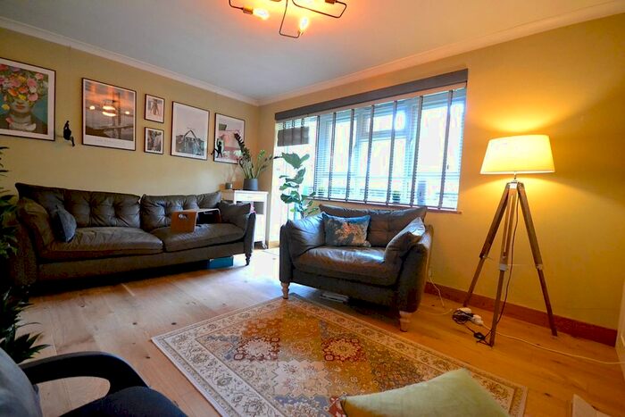 2 Bedroom Flat To Rent In Lyndale, Fortune Green / West Hampstead, London, NW2