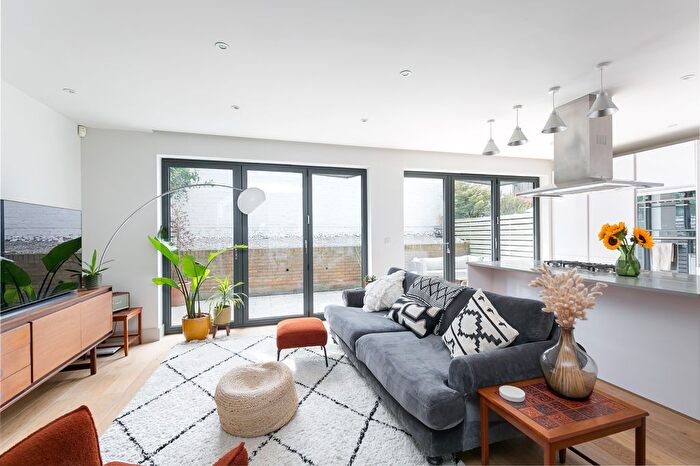 3 Bedroom Town House To Rent In Bon Marche Mews, Gipsy Hill, London, SE27