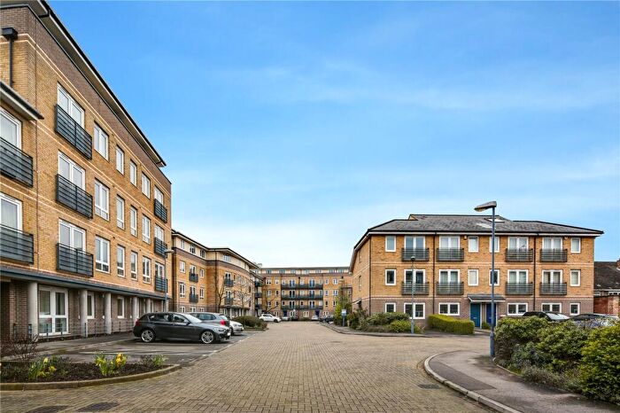 2 Bedroom Flat To Rent In Crowngate House, Hereford Road, Bow, London, E3