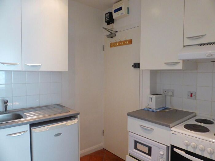 Studio To Rent In Boundary Road -, P11