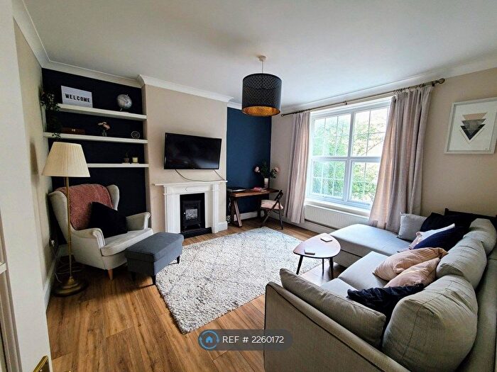 3 Bedroom Flat To Rent In Welland Street, London, SE10