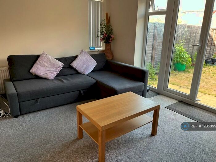 3 Bedroom Semi-Detached House To Rent In Dennis Road, Coventry, CV2