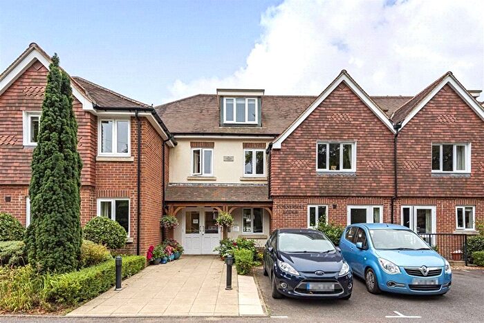 1 Bedroom Flat To Rent In Headley Road, Hindhead, Surrey, GU26