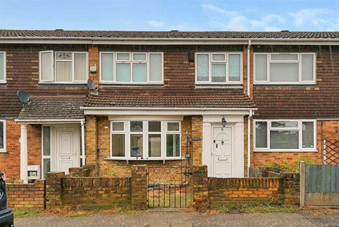 3 Bedroom Terraced House For Sale In Ongar Way, Rainham, RM13