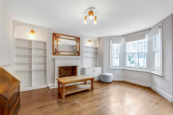 1 Bedroom Flat To Rent In Taybridge Road, SW11