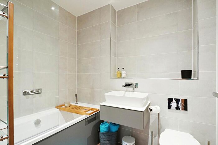 3 Bedroom Detached House For Sale In Heartwood Close, Wollaton, Nottinghamshire, NG8