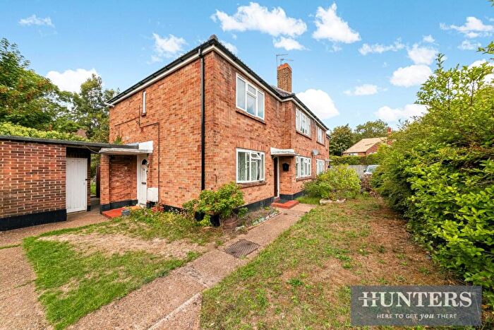 2 Bedroom Flat For Sale In Avon Close, Worcester Park, KT4