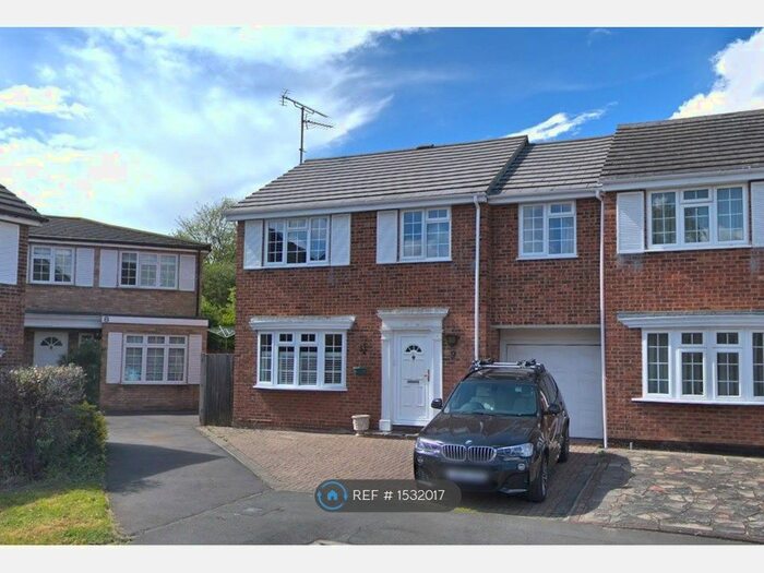3 Bedroom End Of Terrace House To Rent In Barry Close, Orpington, BR6