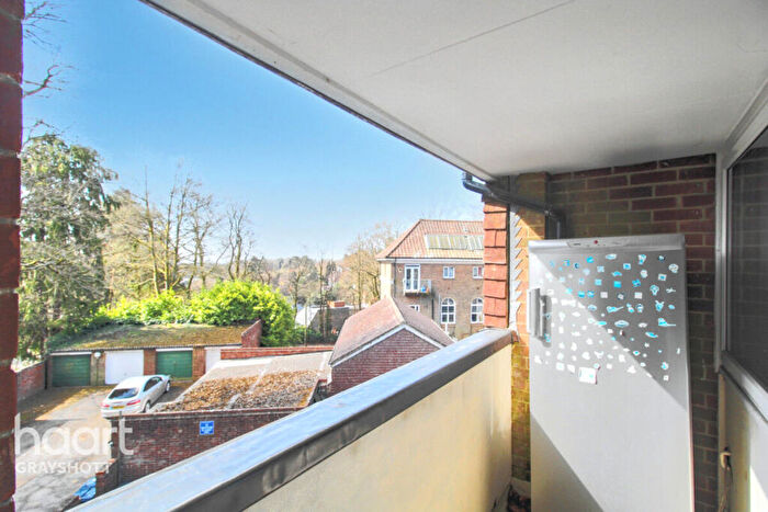 2 Bedroom Apartment For Sale In Heather Way, Hindhead, GU26