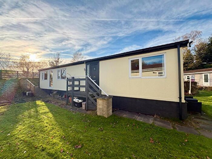 2 Bedroom Park Home For Sale In Elland Hall Caravan Site, Elland, HX5