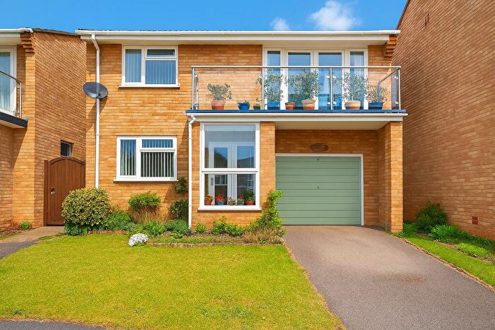 3 Bedroom Detached House For Sale In Henbury Rise, Corfe Mullen, Wimborne, BH21
