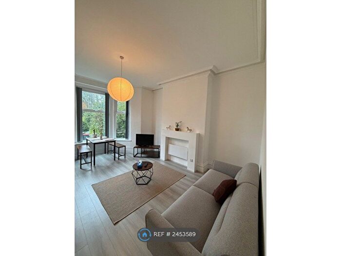 2 Bedroom Flat To Rent In Grove Lane, Leeds, LS6