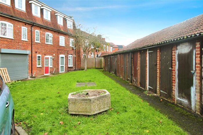 2 Bedroom Flat For Sale In Wide Lane, Southampton, Hampshire, SO18