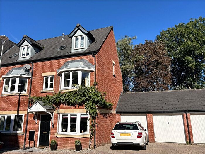 3 Bedroom End Terrace House For Sale In Popham Close, Tiverton, Devon, EX16
