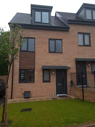 3 Bedroom Semi-Detached House To Rent In Roberts Road, Edlington, Doncaster, DN12