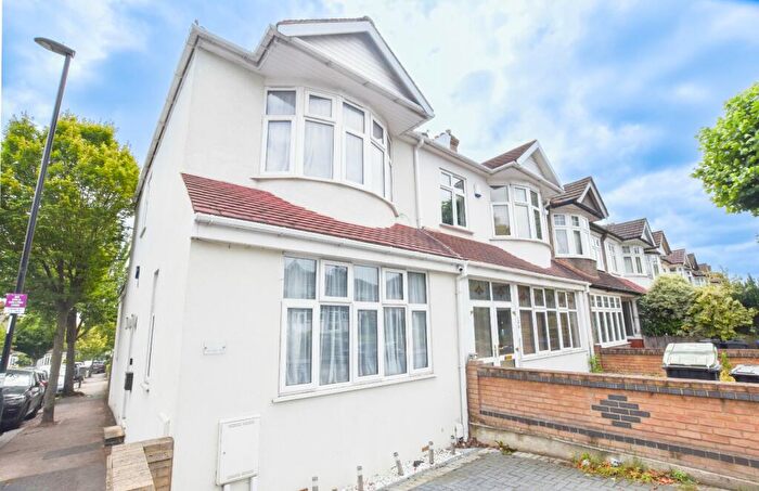 2 Bedroom End Of Terrace House To Rent In Whitehorse Lane, London, SE25