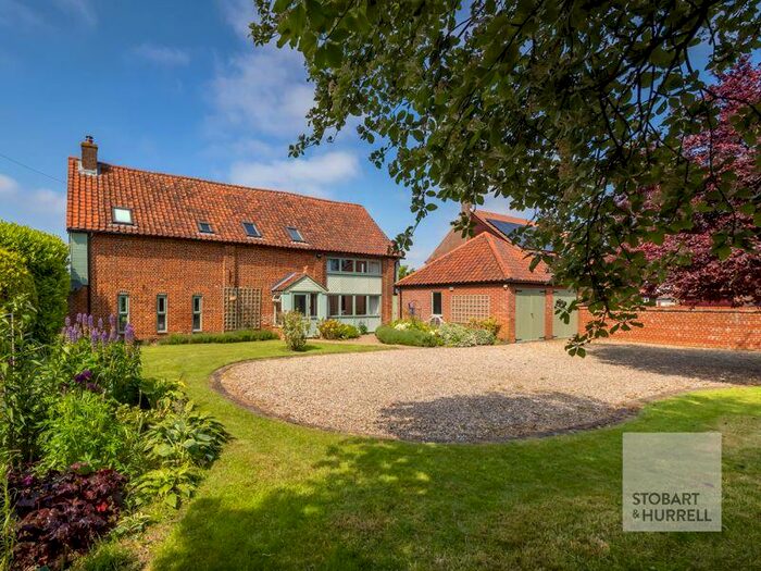 4 Bedroom Barn Conversion For Sale In The Old Barn, Norwich Road, Little Plumstead, Norfolk, NR13