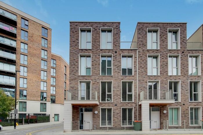 4 Bedroom End Of Terrace House To Rent In Nautical Drive, London, E16