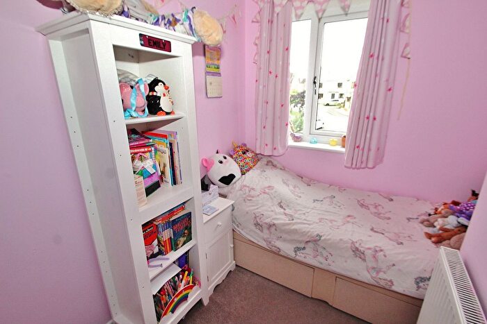 3 Bedroom End Terrace House For Sale In Ralegh Crescent, Witney, OX28