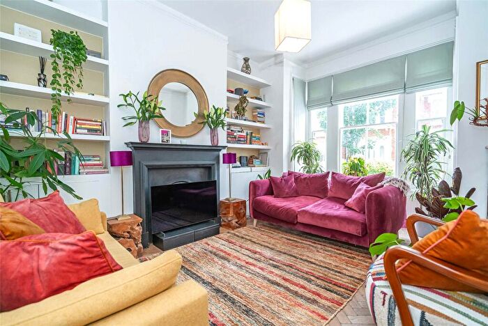 1 Bedroom Apartment For Sale In Waterlow Road, Off Highgate Hill, London, N19