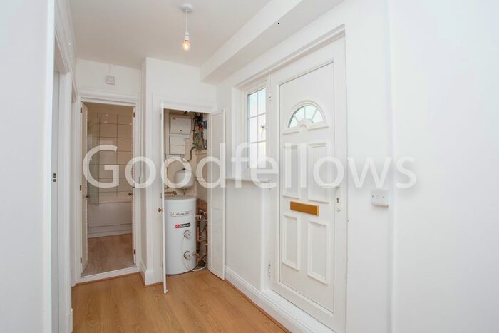 1 Bedroom Flat To Rent In London Road, Morden, Surrey, SM4