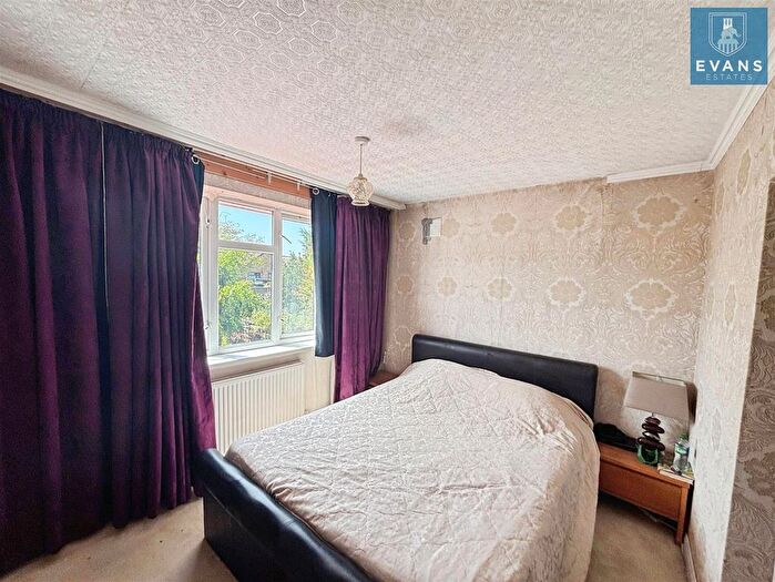 3 Bedroom End Of Terrace House For Sale In Ash Green Lane, Coventry, CV7