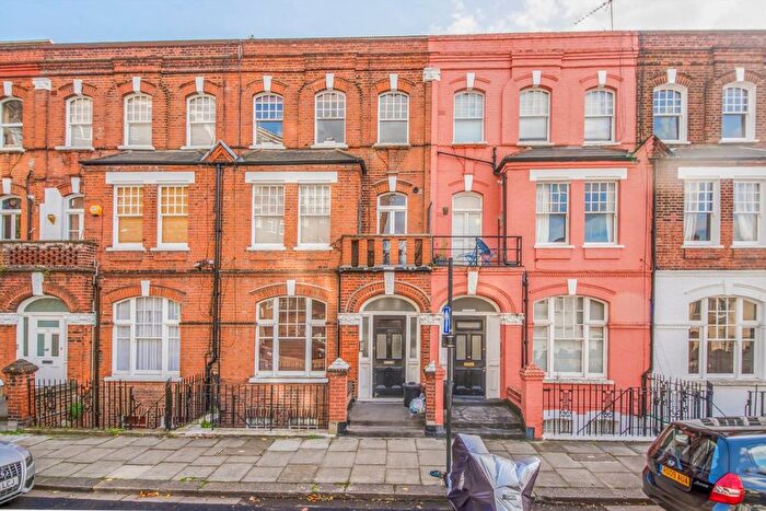2 Bedroom Flat To Rent In Barton Road, West Kensington, W14