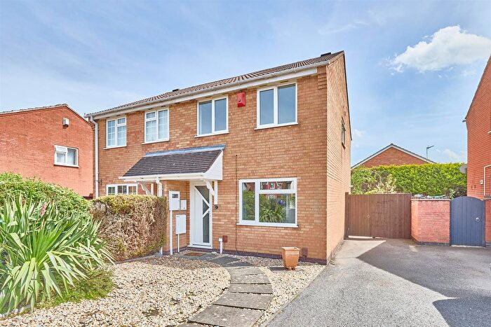 3 Bedroom Semi-Detached House To Rent In Newquay Close, Hinckley, LE10