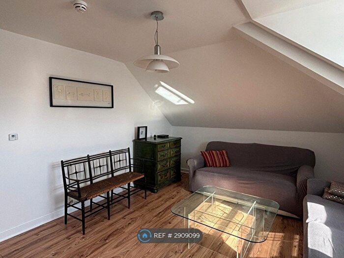 2 Bedroom Flat To Rent In Waldegrave Road, Teddington, TW11