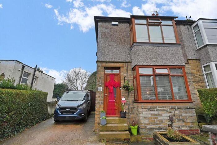 3 Bedroom Semi Detached House For Sale In Castle Avenue, Rastrick, HD6