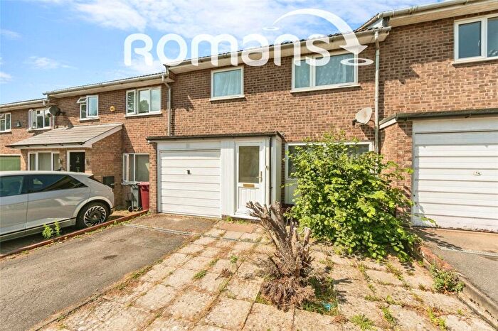 3 Bedroom Terraced House For Sale In Portway Close, Reading, Berkshire, RG1