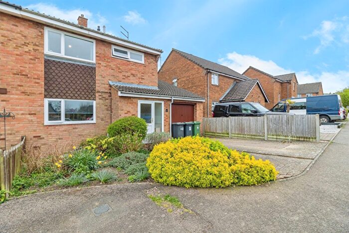 3 Bedroom Semi-Detached House For Sale In Hawthorn Way, Silsoe, Bedford, MK45