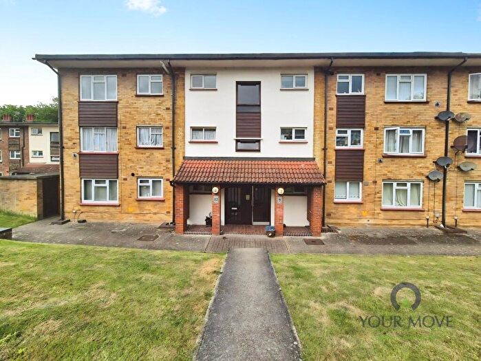 2 Bedroom Flat To Rent In Sunderland Close, Rochester, Kent, ME1