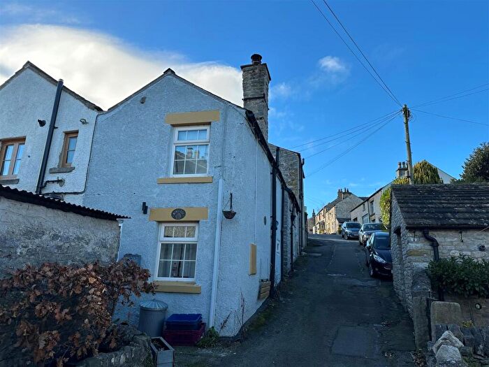 1 Bedroom Cottage For Sale In Far Hill, Bradwell, Hope Valley, S33