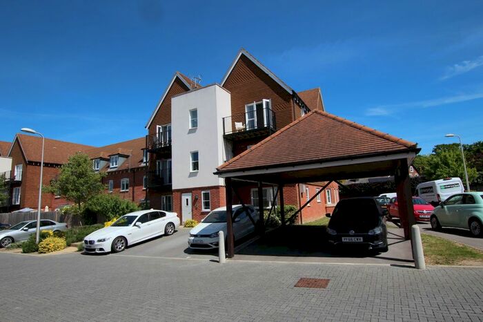 2 Bedroom Flat To Rent In Outfield Crescent, Wokingham, RG40