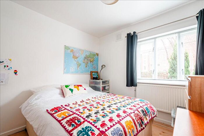 2 Bedroom Apartment For Sale In Tiber Gardens, Islington, N1