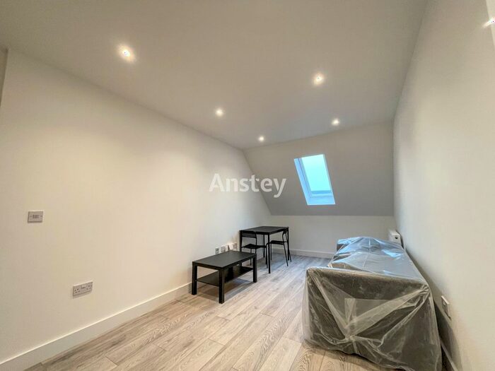 2 Bedroom Flat To Rent In Portswood Road, Southampton, SO17