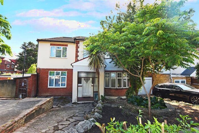 3 Bedroom Flat To Rent In Wood Lane, Isleworth, TW7