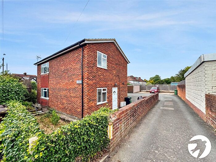 2 Bedroom Flat For Sale In Pickering Street, Maidstone, Kent, ME15