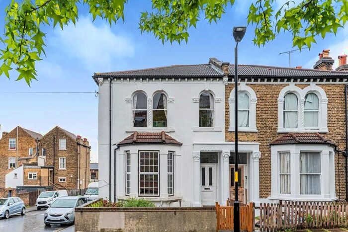 1 Bedroom Flat To Rent In Crofton Road London, SE5