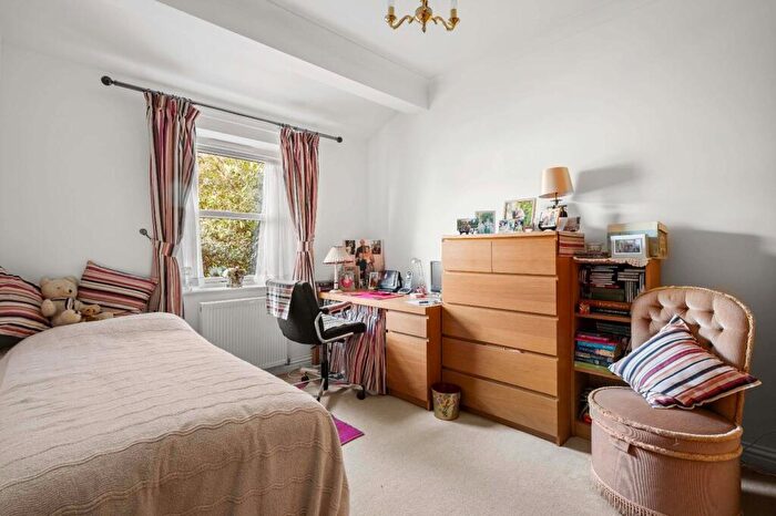 2 Bedroom Detached Bungalow For Sale In South Drive, Cuffley, Potters Bar, EN6